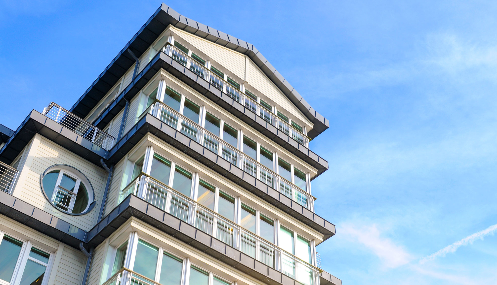 Betriebsgebäude von Fürst & Diethelm in Flensburg direkt an der Förde